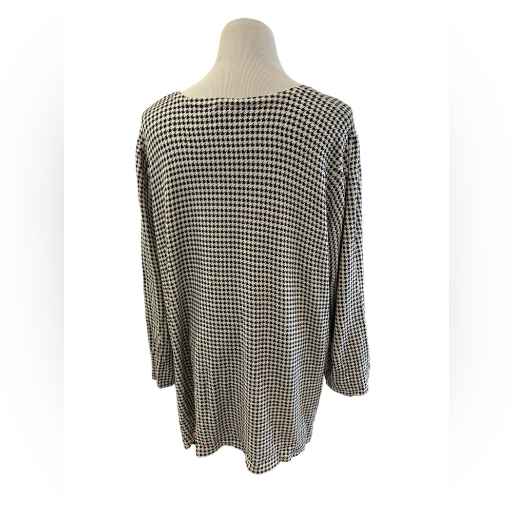Lane Bryant Women’s Black and White‎ V-Neck Top Size 26/28 - Picture 2 of 10